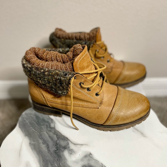 Tan Combat/hiking Boots - Picture 2 of 5